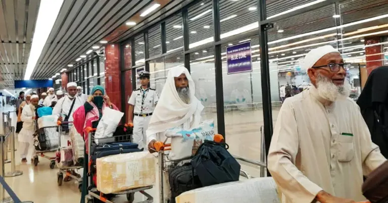 দেশে ফিরছেন হাজিরা